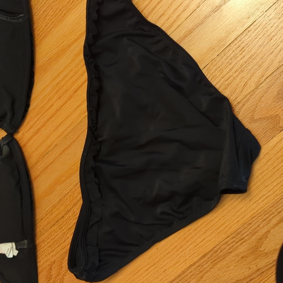 Black bikini - Picture 6 of 8